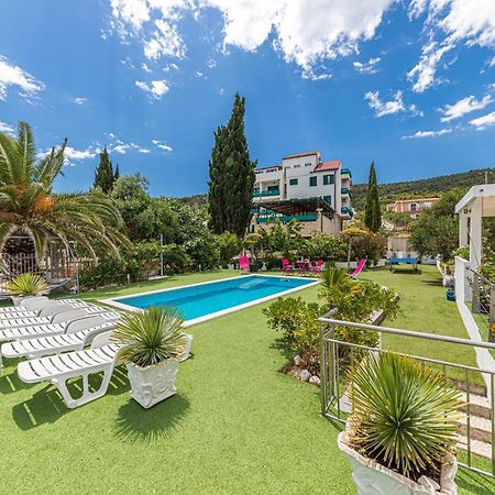 Villa Unique Sur La Plage Pour Des Vacances Inoubliables En Famille Ou Entre Amis Pour 10 Personnes Слатине Экстерьер фото