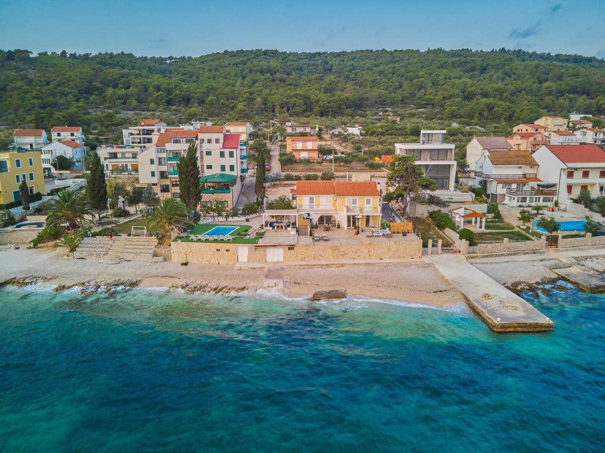 Villa Unique Sur La Plage Pour Des Vacances Inoubliables En Famille Ou Entre Amis Pour 10 Personnes Слатине Экстерьер фото
