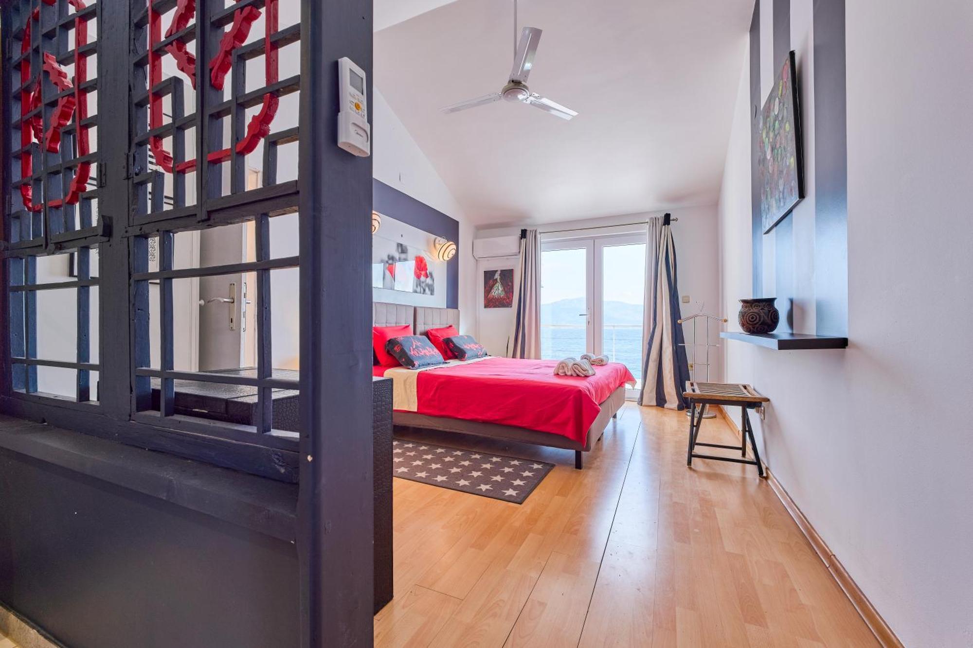 Villa Unique Sur La Plage Pour Des Vacances Inoubliables En Famille Ou Entre Amis Pour 10 Personnes Слатине Экстерьер фото