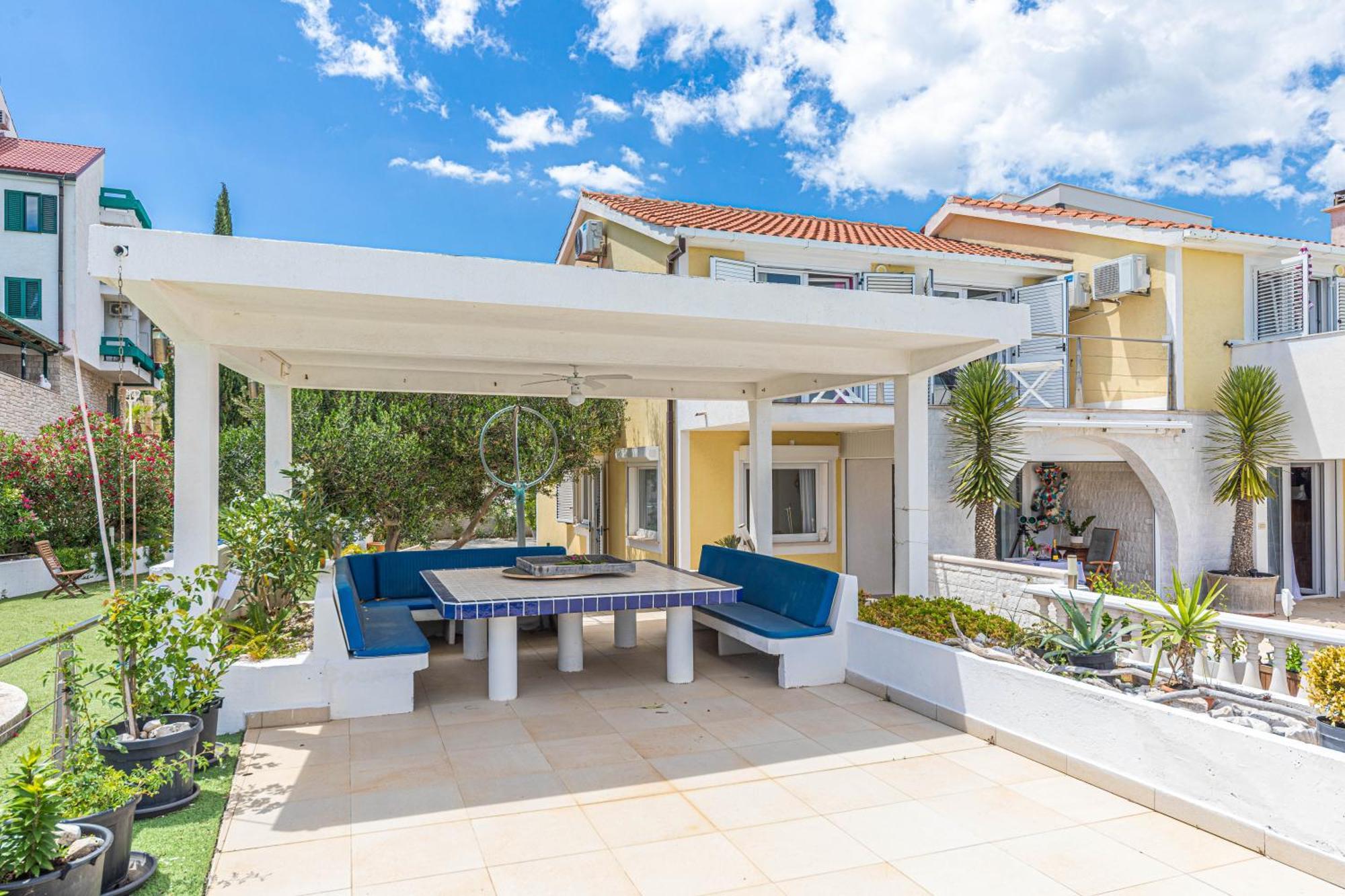 Villa Unique Sur La Plage Pour Des Vacances Inoubliables En Famille Ou Entre Amis Pour 10 Personnes Слатине Экстерьер фото